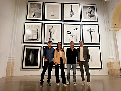 Chema Madoz desvela en la Sala Verónicas cómo nacen sus imágenes con ‘Interiores’
